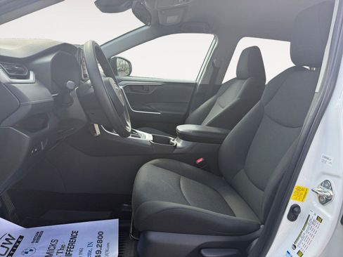 Used 2022 Toyota RAV4 LE image 10