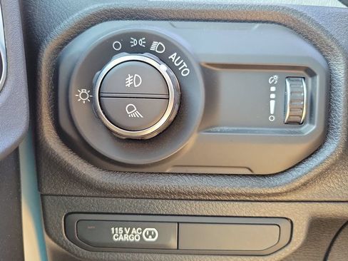 Used 2024 Jeep Gladiator Sport AWD/4WD image 26