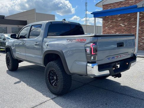 Used 2021 Toyota Tacoma TRD Off-Road AWD/4WD image 4