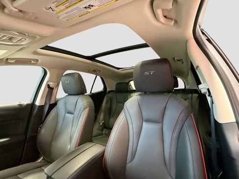Used 2022 Buick Envision Essence w/ Technology Package I FWD image 22