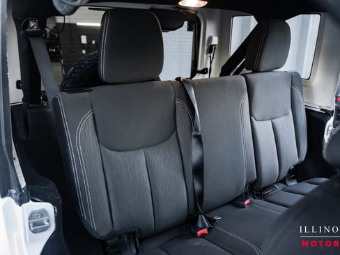 Used 2016 Jeep Wrangler Unlimited Sahara image 31