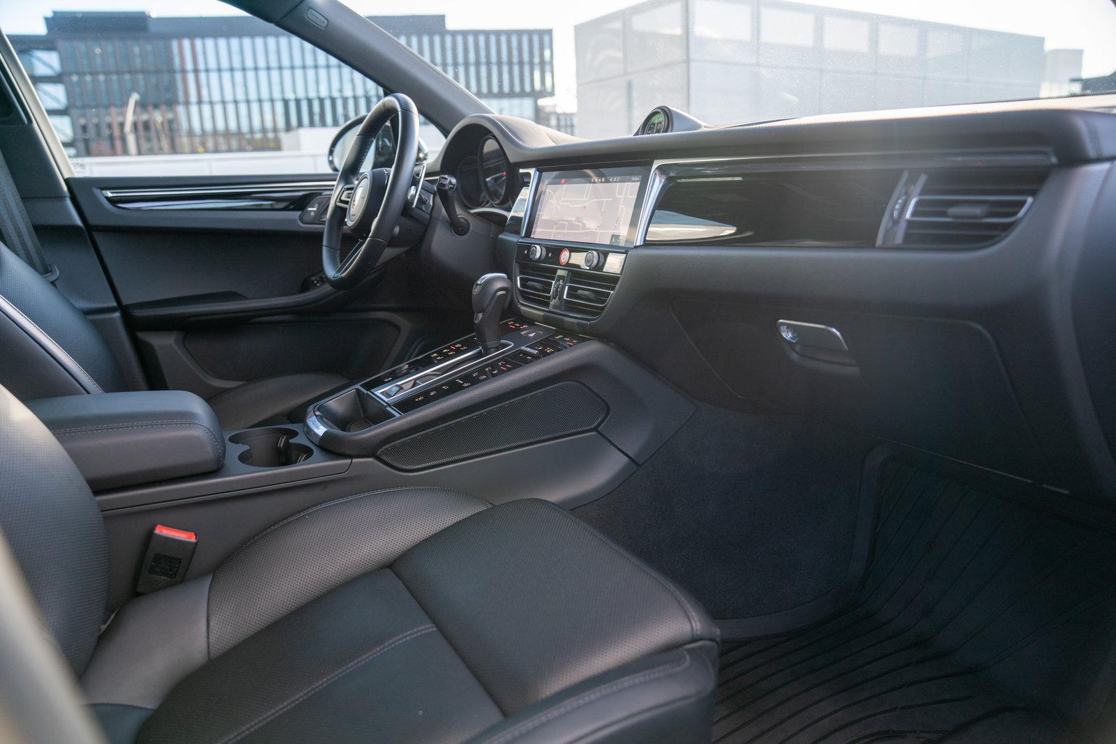 Certified 2026 Porsche Macan AWD/4WD image 26