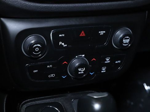 Used 2018 Jeep Compass Limited w/ Safe & Security Group AWD/4WD image 23