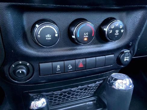 Used 2017 Jeep Wrangler Unlimited Sport w/ Quick Order Package 24S AWD/4WD image 32