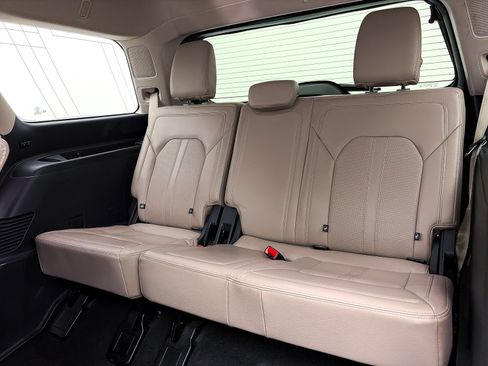 Used 2024 Ford Expedition Limited RWD image 41