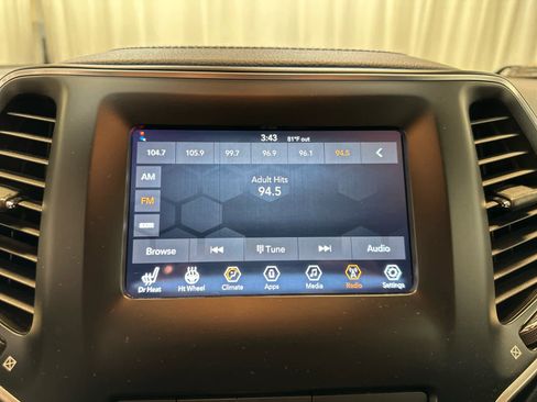 Used 2019 Jeep Cherokee Latitude Plus w/ Cold Weather Group image 14