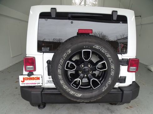 Used 2018 Jeep Wrangler Unlimited Sahara image 17