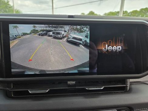 Used 2025 Jeep Wrangler Unlimited Sahara AWD/4WD image 24