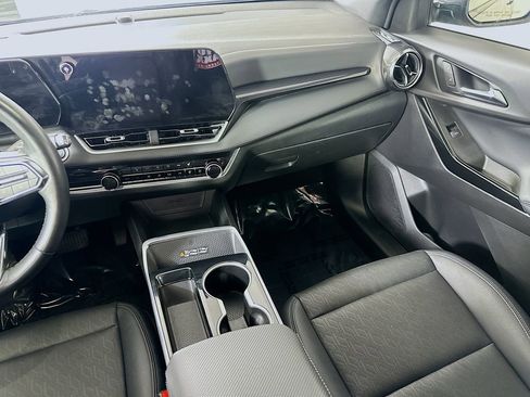 Used 2025 Chevrolet Equinox LT w/ Convenience Package II image 19