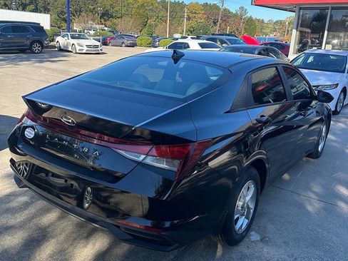 Used 2023 Hyundai Elantra SE image 5