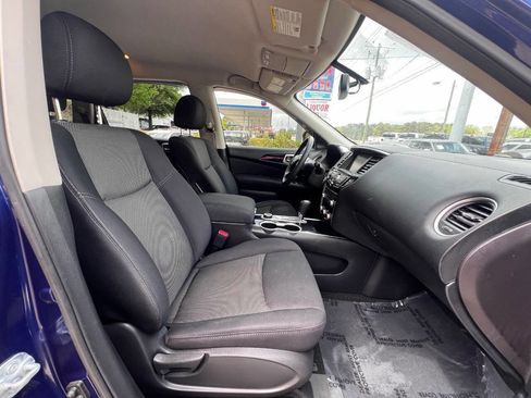 Used 2017 Nissan Pathfinder SV AWD/4WD image 13