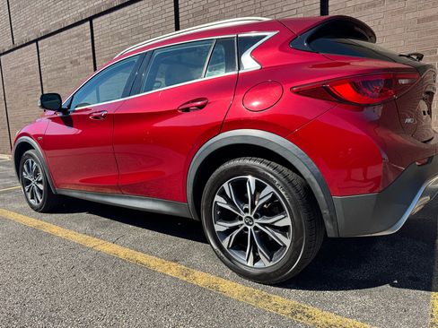 Used 2018 INFINITI QX30 Premium w/ Navigation Package image 32