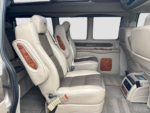 Used 2019 Chevrolet Express 2500 w/ Enhanced Convenience Package image 32