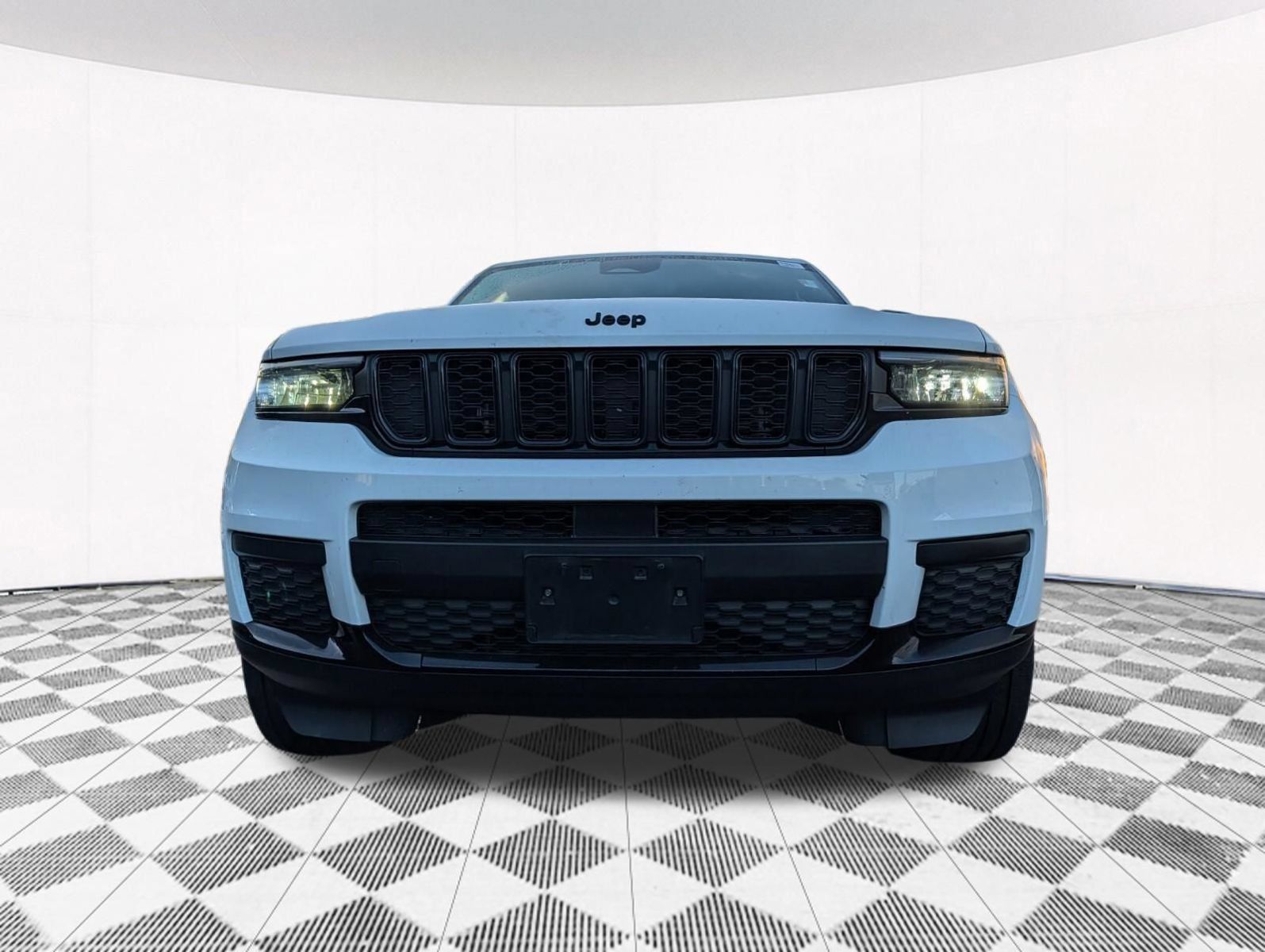 Used 2023 Jeep Grand Cherokee L Altitude AWD/4WD image 14