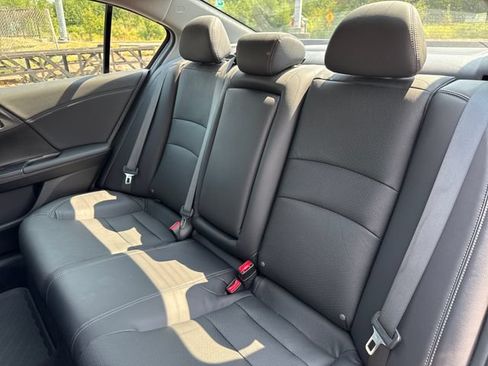 Used 2017 Honda Accord EX-L image 19