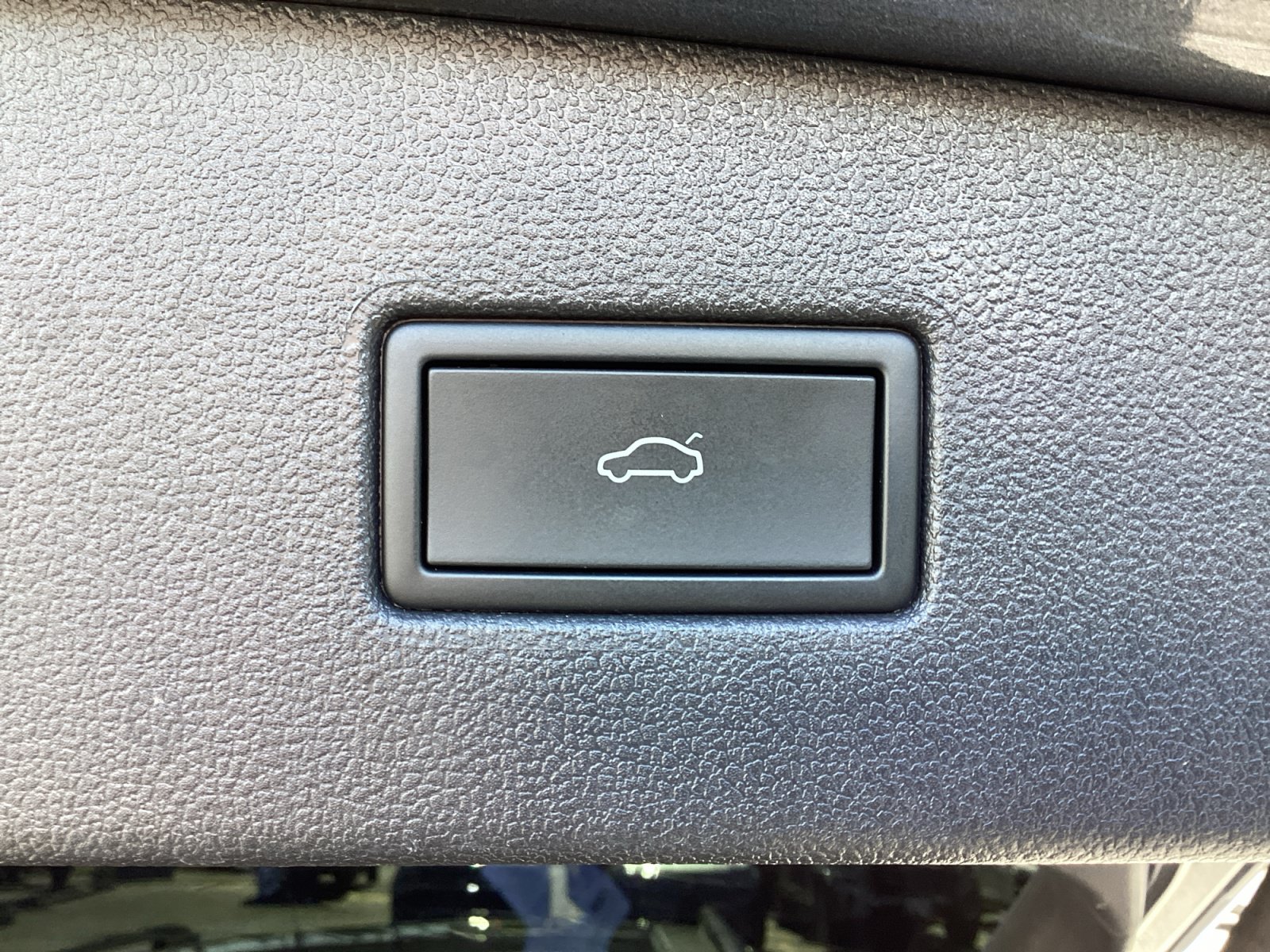 Used 2024 Volkswagen Tiguan SE R-Line AWD/4WD image 17