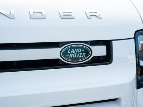 Used 2022 Land Rover Defender 90 S AWD/4WD image 7