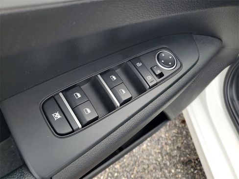 Used 2023 Kia Forte LXS image 9