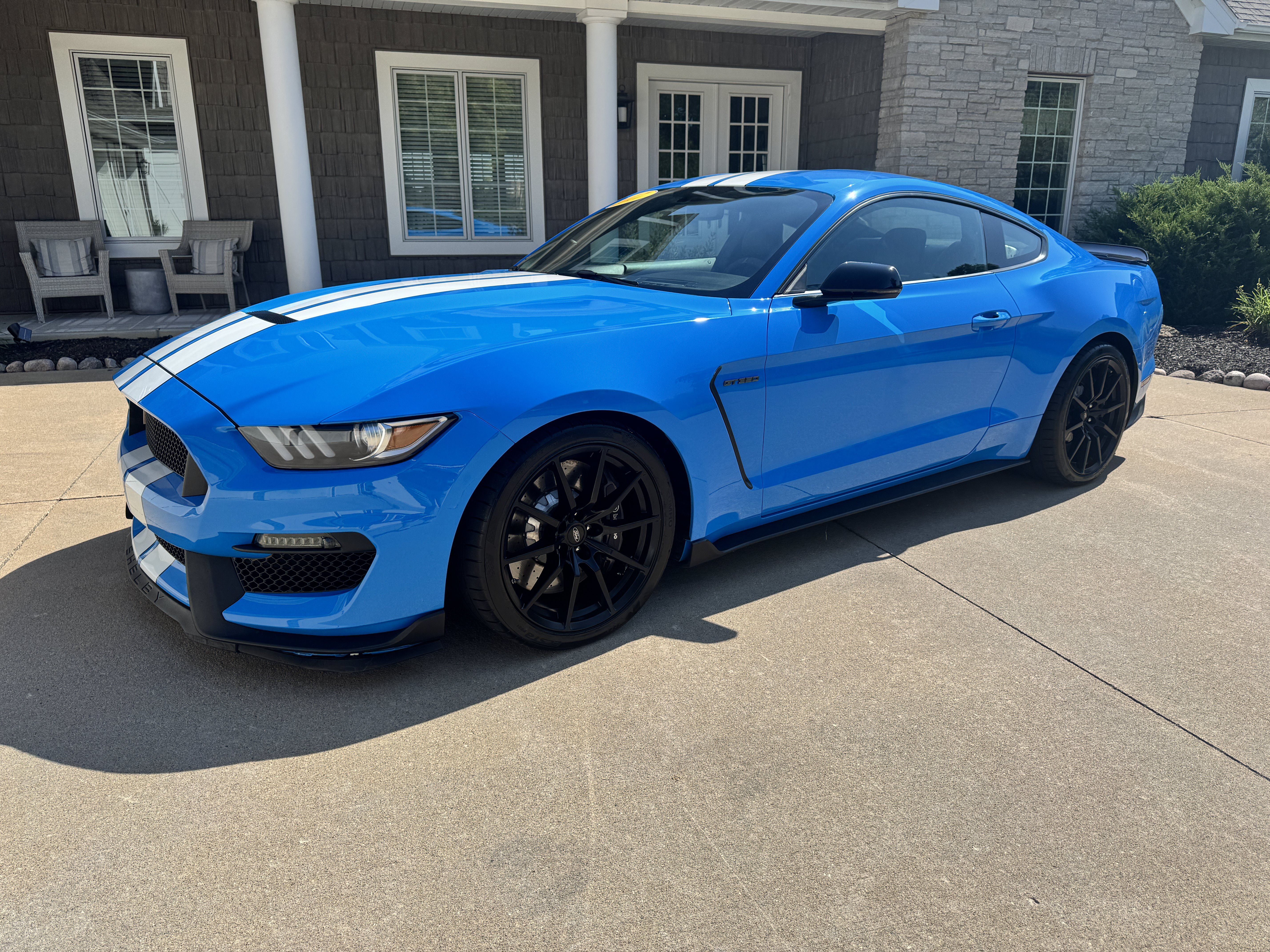 Used 2017 Ford Mustang Shelby GT350 RWD image 2