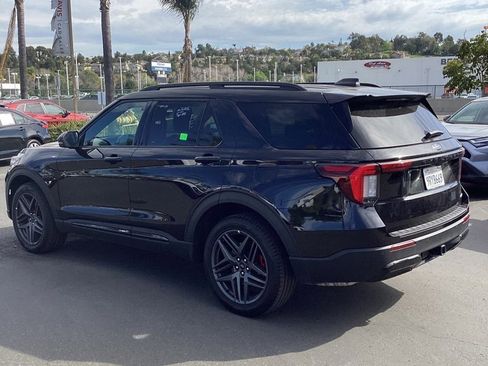 Used 2025 Ford Explorer ST-Line w/ ST-Line Street Pack image 7