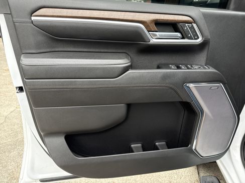 Used 2024 Chevrolet Silverado 2500 High Country w/ Technology Package image 10