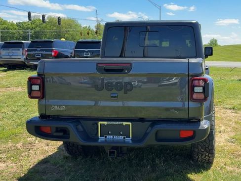Used 2024 Jeep Gladiator Sport AWD/4WD image 6