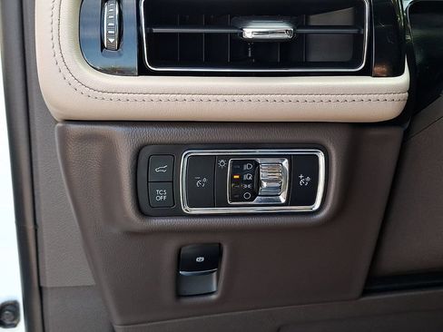 Used 2023 Lincoln Nautilus Reserve AWD/4WD image 26