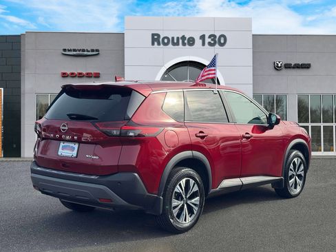 Used 2023 Nissan Rogue SV image 4