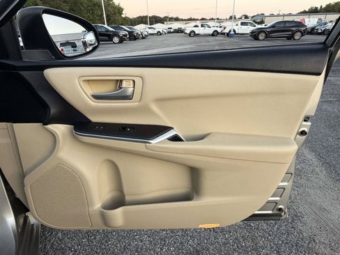Used 2017 Toyota Camry LE FWD image 30