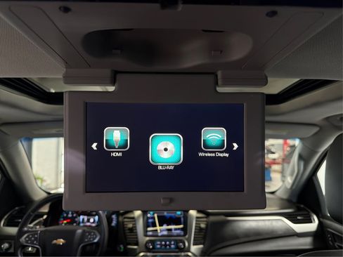 Used 2018 Chevrolet Suburban Premier AWD/4WD image 25