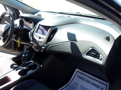 Used 2019 Chevrolet Cruze LT image 27