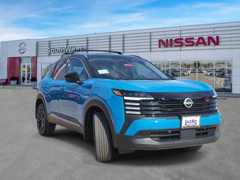 New 2026 Nissan Kicks SR w/ Cold Weather Package FWD image 4