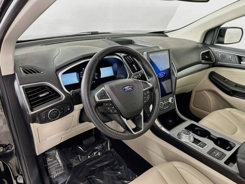 Used 2021 Ford Edge Titanium FWD image 9