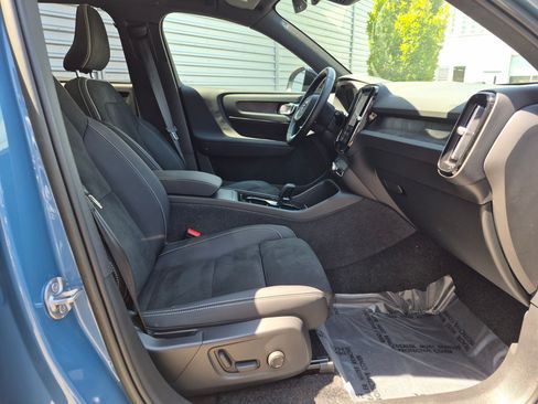 Used 2023 Volvo XC40 Recharge Ultimate w/ Protection Package Premier AWD/4WD image 28