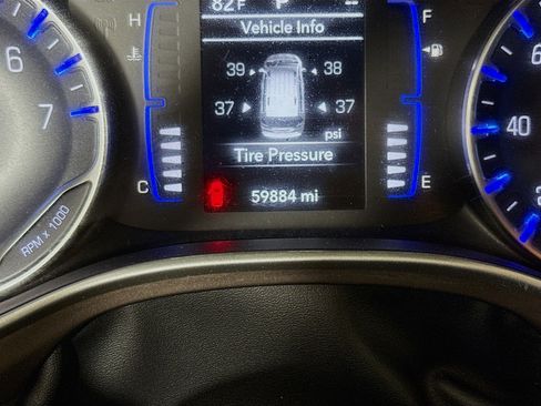 Used 2021 Chrysler Voyager L FWD image 16