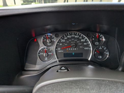 Used 2024 Chevrolet Express 2500 w/ Driver Convenience Package RWD image 20