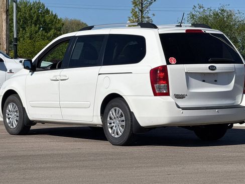 Used 2014 Kia Sedona LX FWD image 6