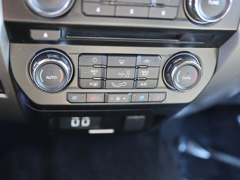 Used 2016 Ford F150 Lariat image 29