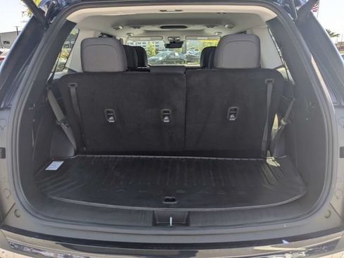 Used 2026 Hyundai Palisade SEL Premium FWD image 12