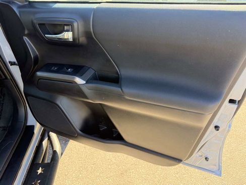 Used 2021 Toyota Tacoma TRD Off-Road w/ Technology Package image 22