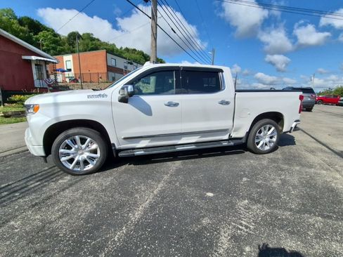Used 2022 Chevrolet Silverado 1500 High Country w/ High Country Premium Package AWD/4WD image 4