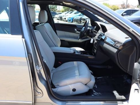 Used 2010 Mercedes-Benz E 550 Sedan image 27