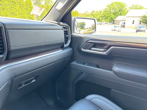 Used 2025 GMC Sierra 1500 SLT AWD/4WD image 22