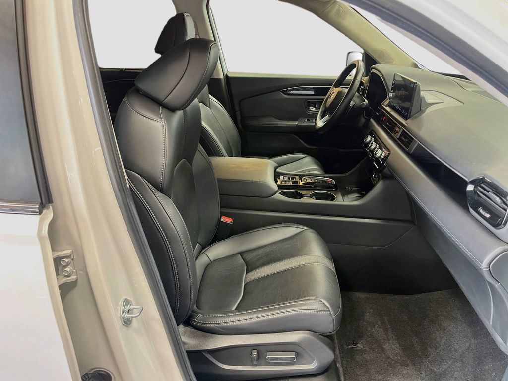 Used 2025 Honda Pilot EX-L image 28