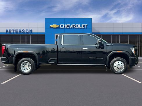 Used 2025 GMC Sierra 3500 Denali Ultimate AWD/4WD image 3