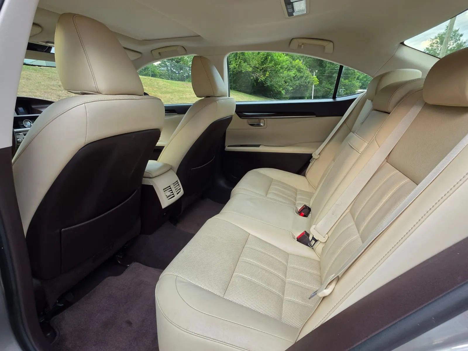 Used 2016 Lexus ES 350 w/ Luxury Package w/Wood Trim FWD image 12