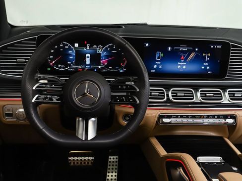 Used 2025 Mercedes-Benz GLS 450 4MATIC image 16