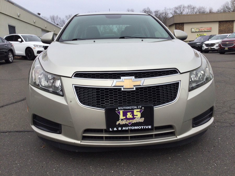 Used 2013 Chevrolet Cruze Eco w/ Enhanced Safety Package FWD image 4