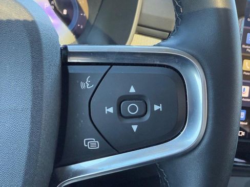 Certified 2025 Volvo XC40 B5 Plus image 19