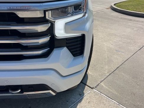 Used 2025 Chevrolet Silverado 1500 High Country w/ Technology Package image 17